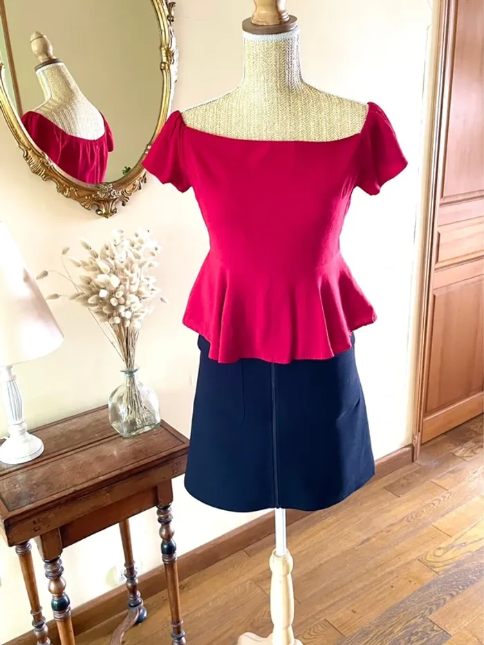 Top Rouge à Basque - Féminin & Élégant - Épaule Découverte à Volant - photo numéro 6