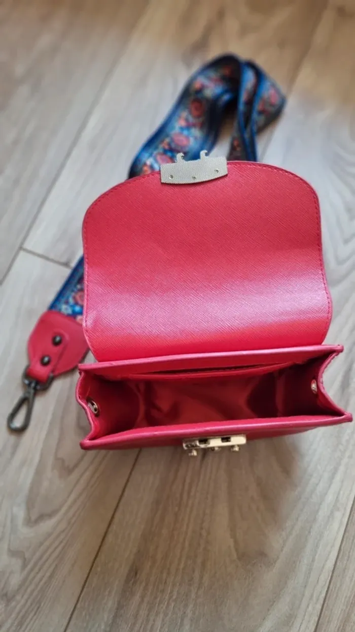 Mini sac rouge - sangle ethnique - photo numéro 2