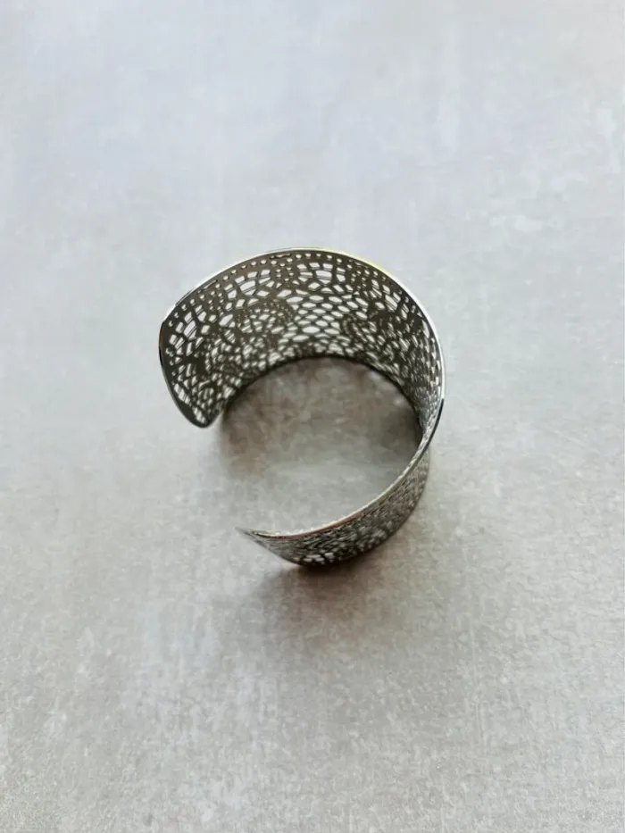 Magnifique bracelet manchette argenté acier inoxydable neuf - photo numéro 2