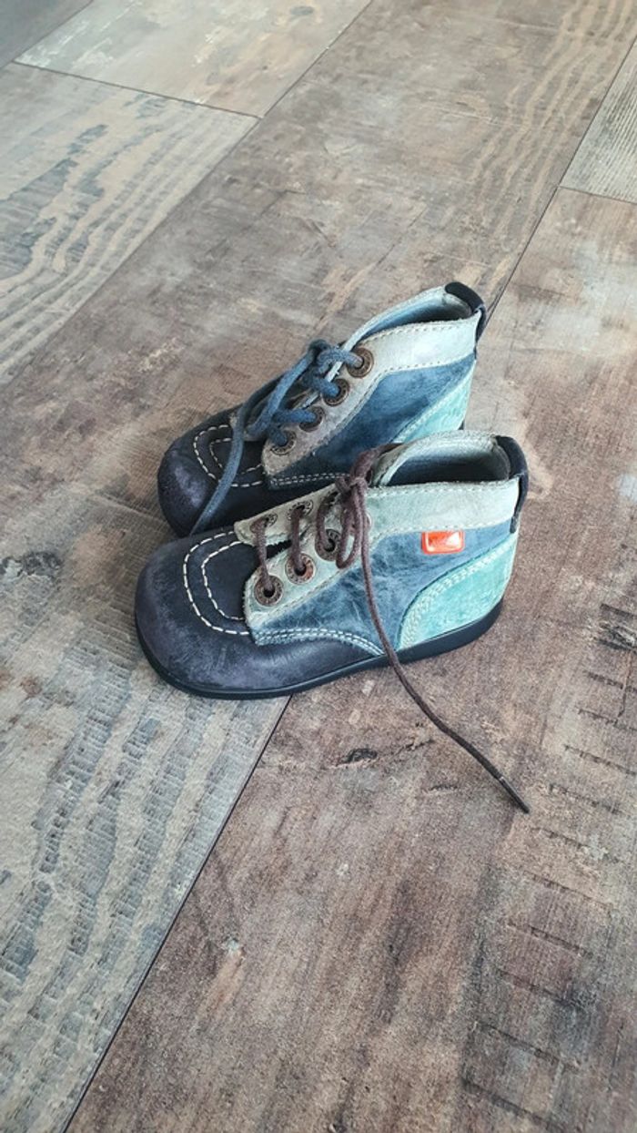 👦 chaussures kickers Taille 21 en bon état