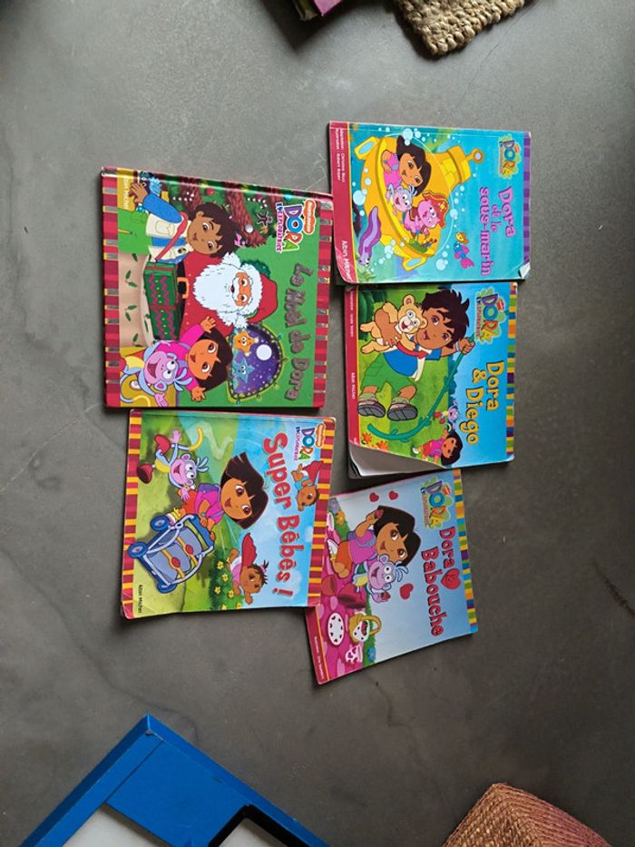 Lot livres dora