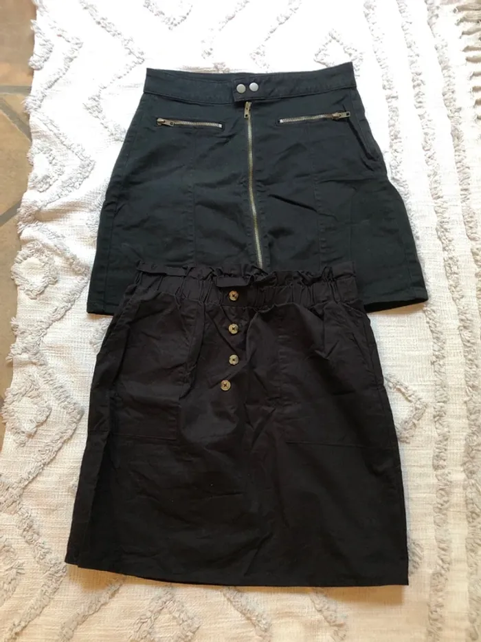 Lot 2 jupes noires taille 38