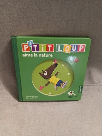 Livre cartonné p'tit loup aime la nature