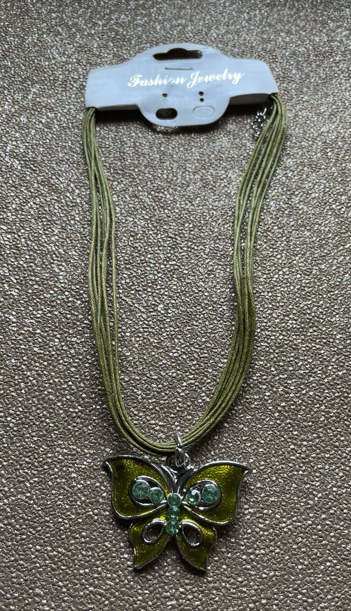 Collier papillon - photo numéro 2