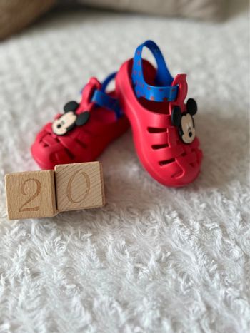 Sandales en plastique Mickey taille 20