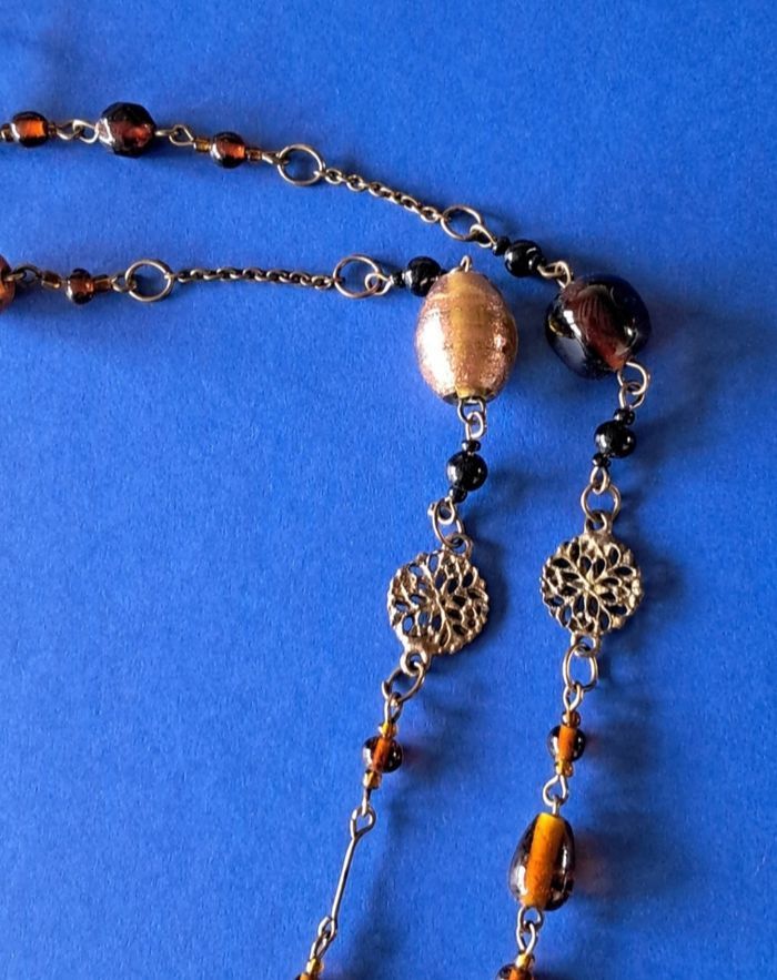 Collier fantaisie long NEUF avec chaîne et breloques - photo numéro 7