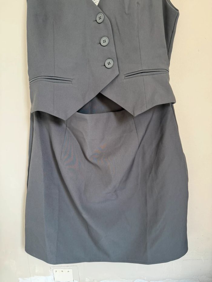 Robe tailleur neuve - photo numéro 4