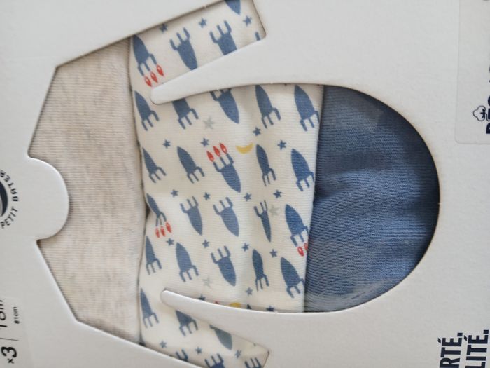 lot de trois bodies manches longues petit bateau 18 mois - photo numéro 4