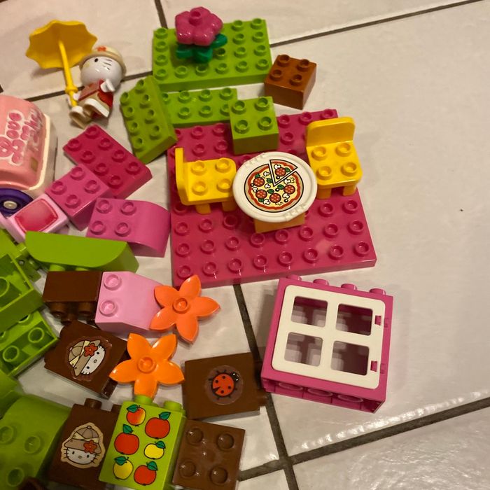 Lego duplo rose avec un personnage hello Ketty - photo numéro 3