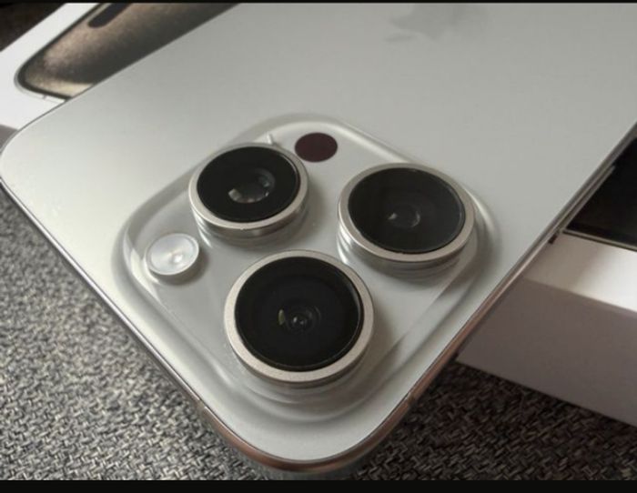 I P h o n e 15 pro max - photo numéro 4