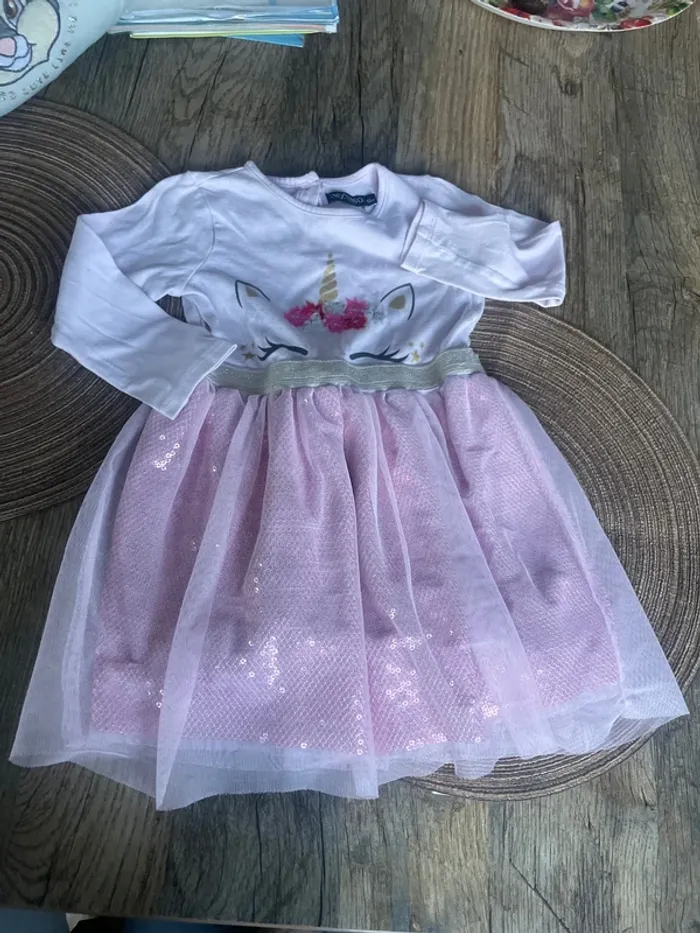 Très jolie robe 24 mois