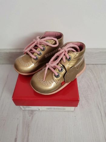 Chaussure Kickers or et Rose taille 21