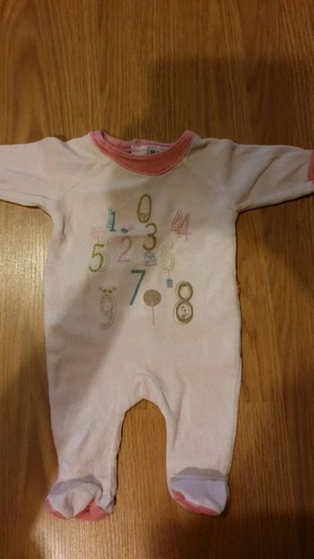 Pyjama tape a l oeil 1 mois