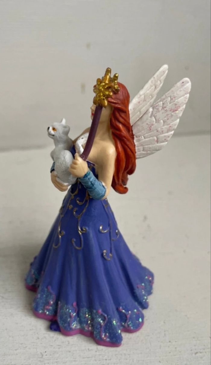 Fée avec son chat ou sa fouine - photo numéro 2