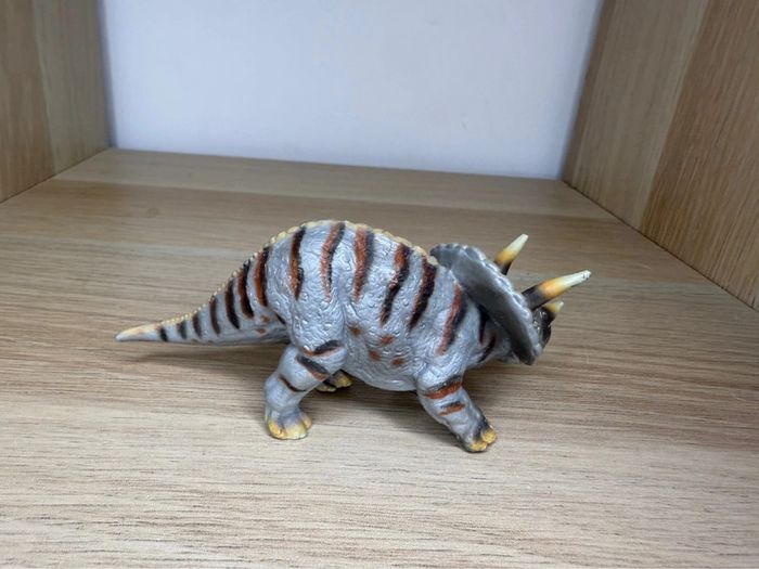 Bébé tricératops schleich - photo numéro 2