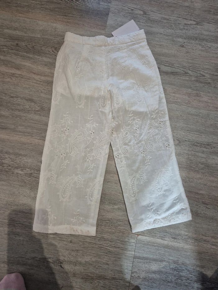 Pantalon blanc avec broderie anglaise - photo numéro 4