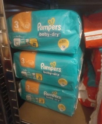 156 Couche Pampers taille 3