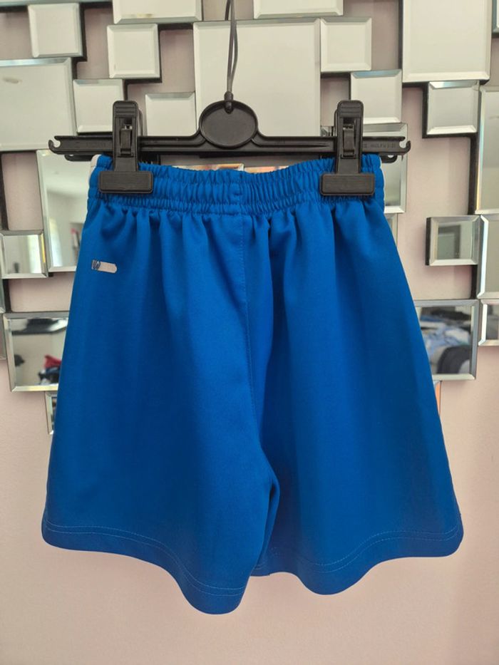 Short bleu 10 ans - photo numéro 2