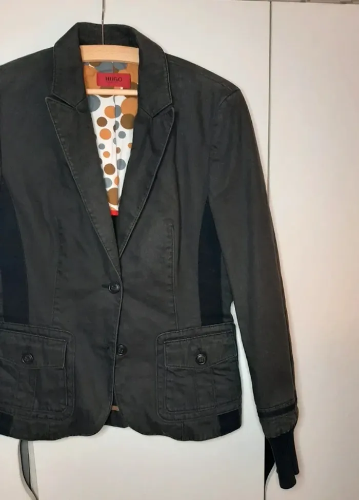 Veste femme Hugo Boss taille 40 en très bon état - photo numéro 2