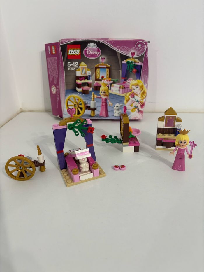 Lego Disney Princesse 41060 - la chambre de la belle au bois dormant - photo numéro 2