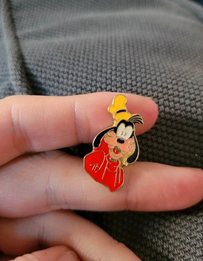 pin's disney  dingo