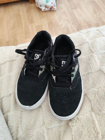 Sneakers DC Shoes enfant – Pointure 32 – Noires motif militaire