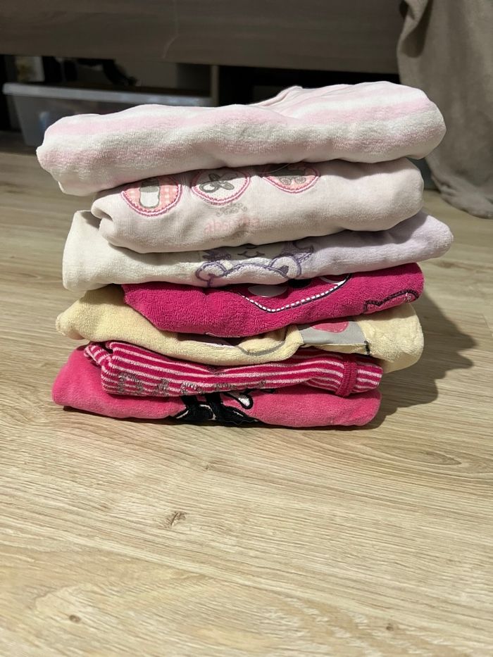 Lot 7 pyjamas velours 6 mois - photo numéro 2