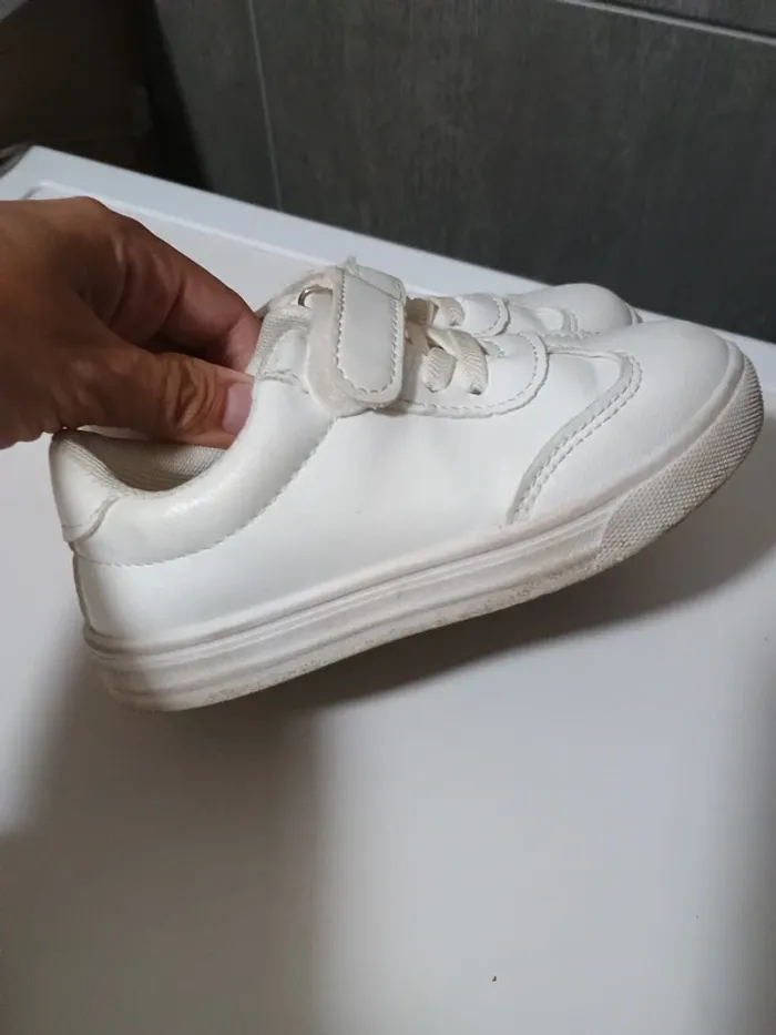 Basket blanche taille 26