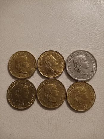 Un lot de centimes suisses