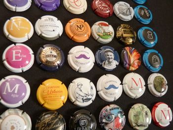 Plaque muselet champagne série alphabet collection lot capsules TBE