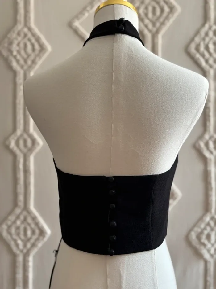 Top noir zippé col montant ASOS taille 36 – style goth chic y2k / alt / edgy - photo numéro 3