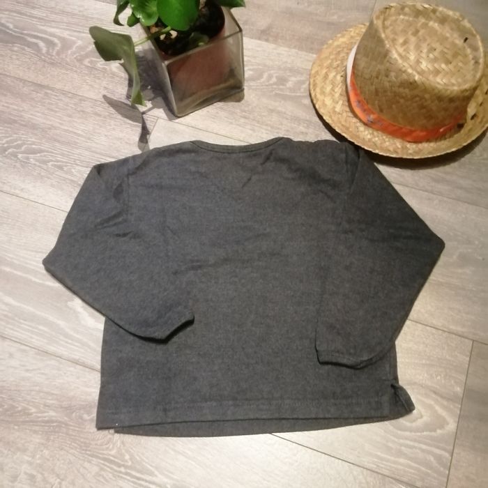 🌸Sweat gris et imprimés argentés Taille 5 ans 🌸 - photo numéro 4