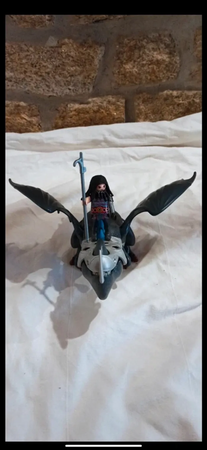 Dragon de combat avec armure sur la tête et homme viking playmobil - photo numéro 2