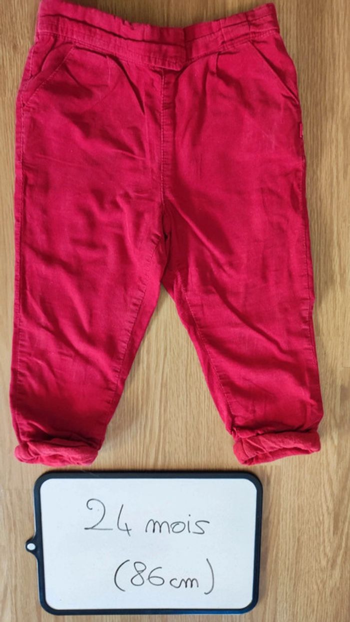 Pantalon en velours rouge taille 24 mois 86 cm