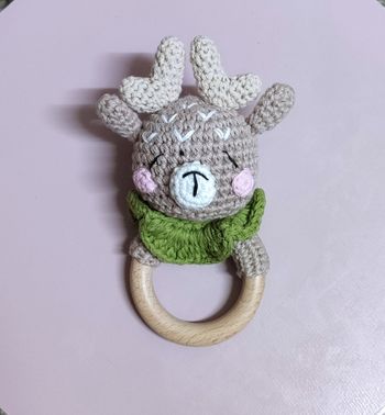 Hochet renne en crochet