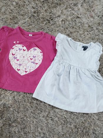 De deux t-shirt manches courtes bébé fille taille 6 mois été