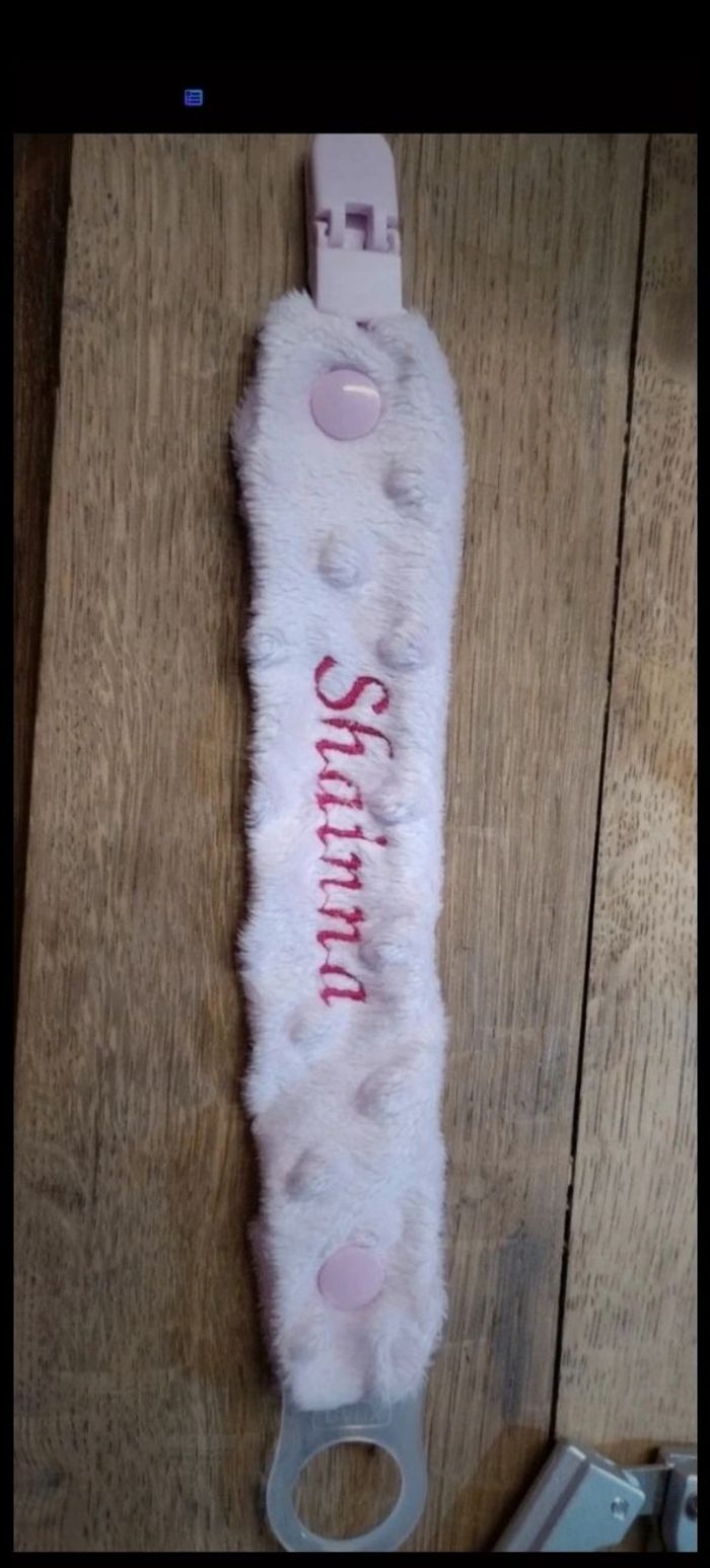 🎀 Attache tétine broder