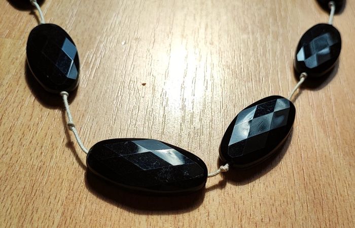 Sautoir réglable grosses perles noires