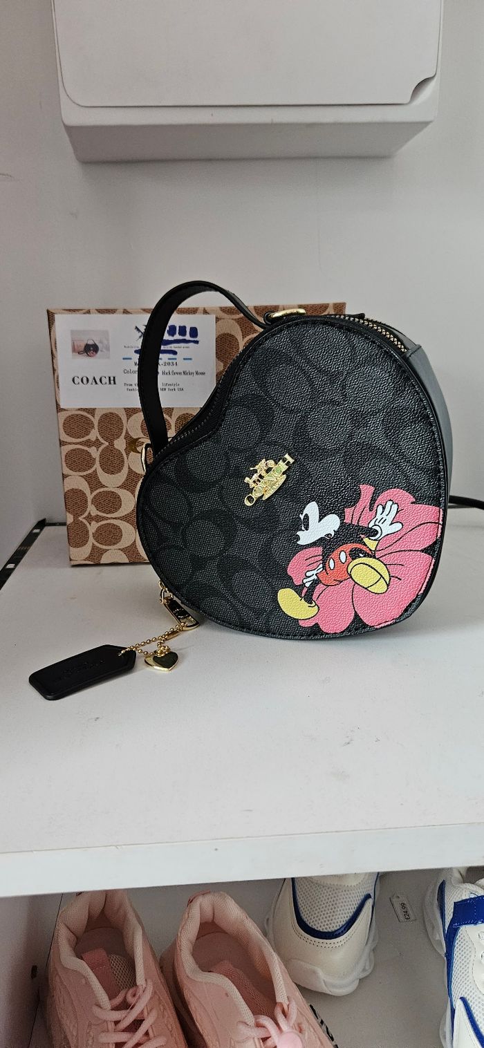 Jolie sac a main coach Mickey en forme de cœur neuf