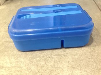 Lunch box / Boîte à repas bleue