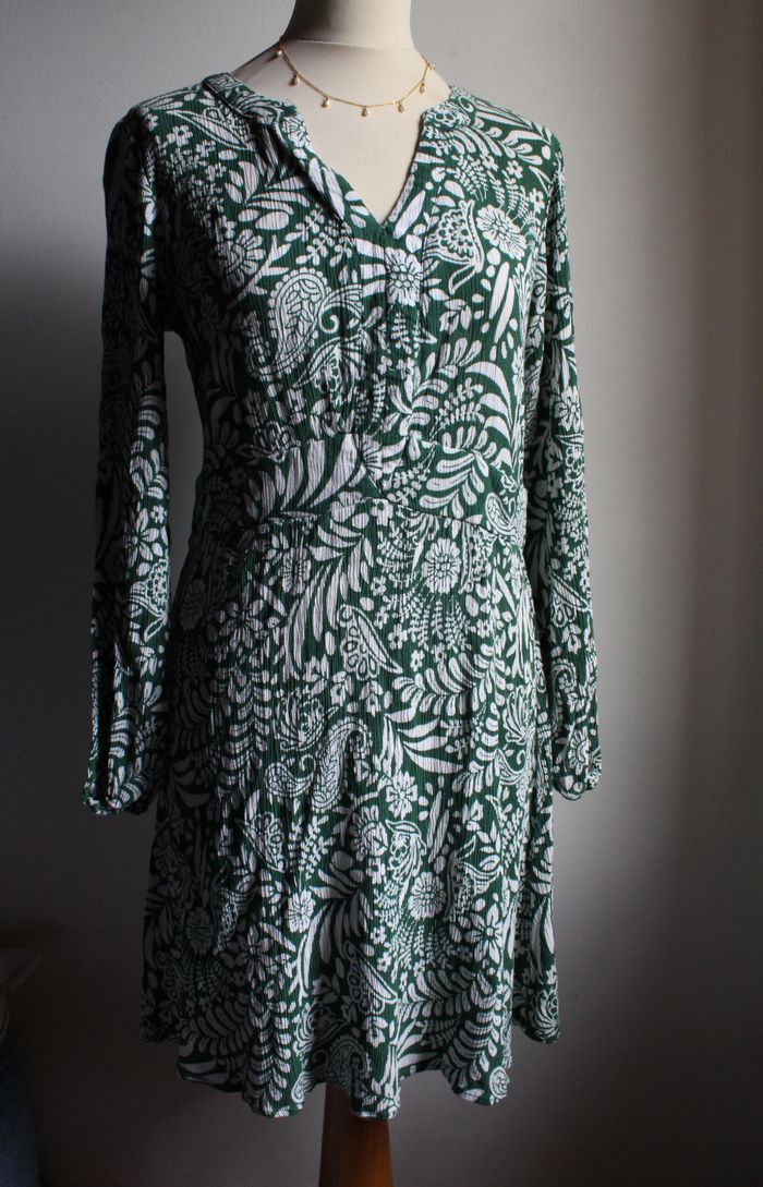 Robe fluide imprimée verte et blanche Kiabi - photo numéro 3