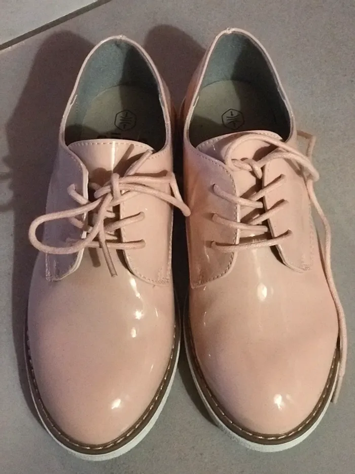 Chaussures vernies neuves - photo numéro 2