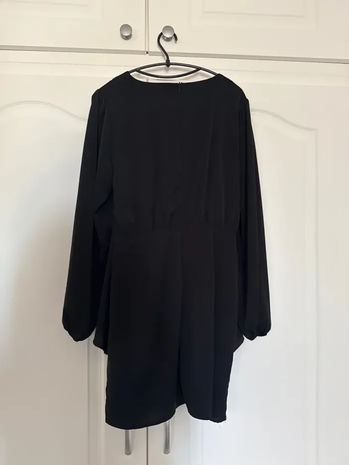 Robe noire - photo numéro 4