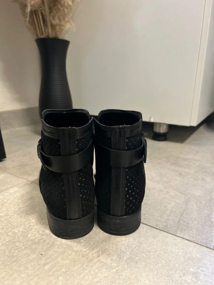 Paire de bottines neuves 38 noire femme parfait état - photo numéro 2