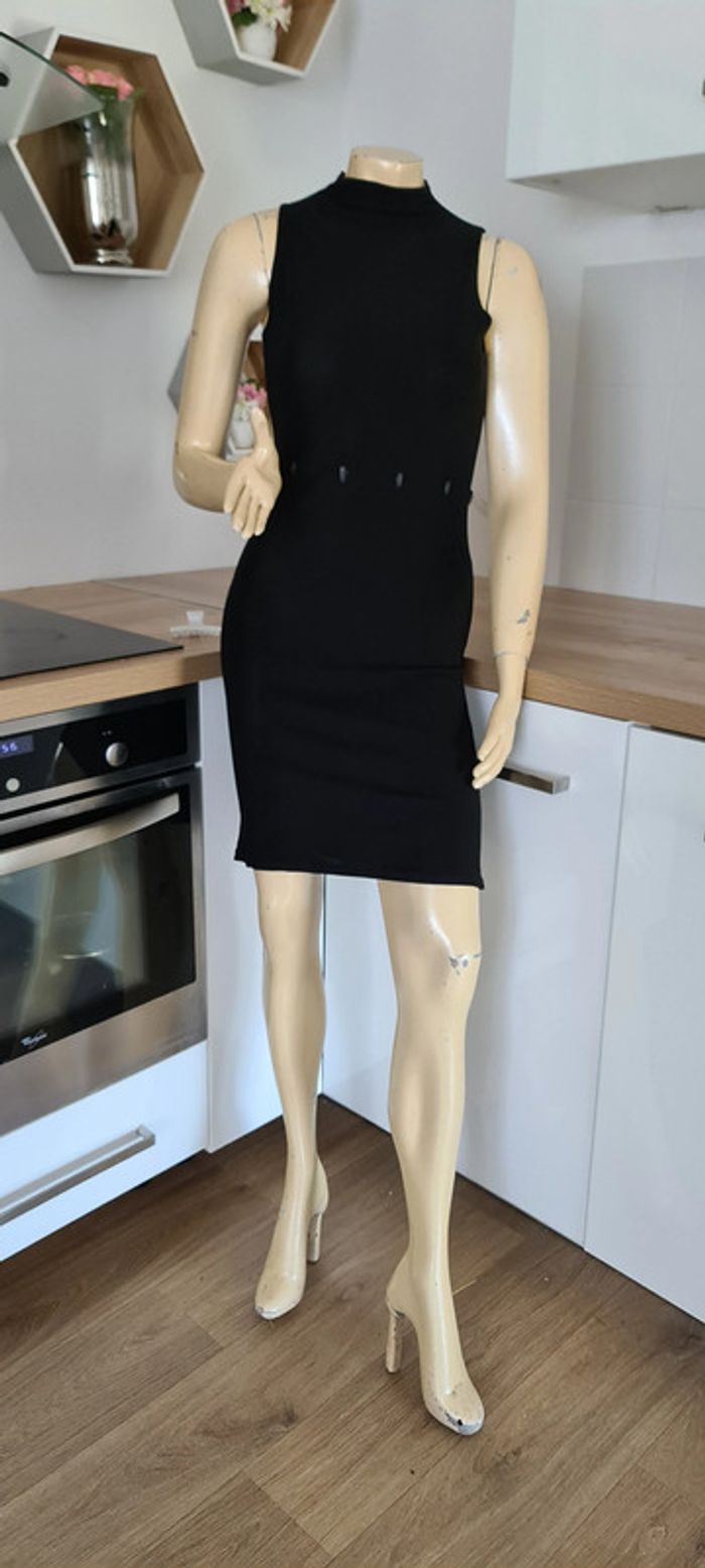 tres jolie robe noir taille 38
