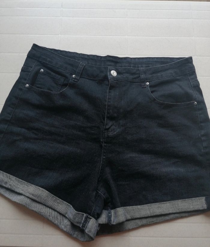 Short Shein T 46