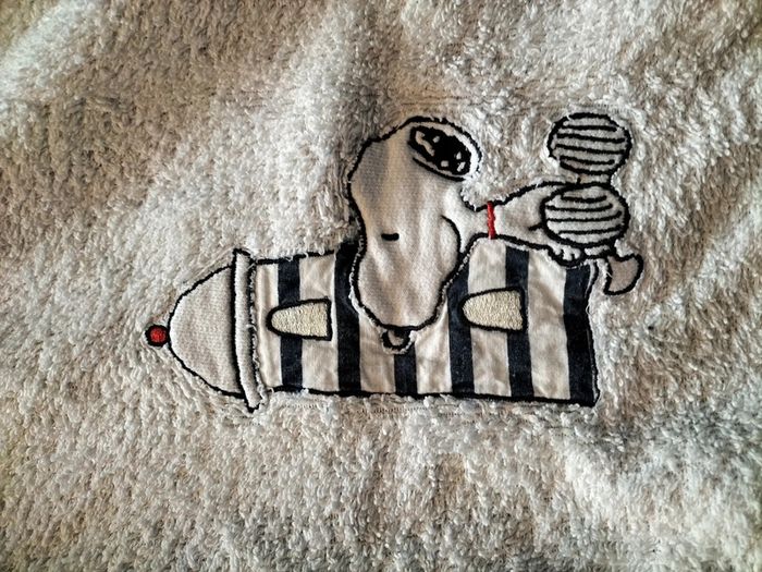 Peignoir blanc en 18mois marque Snoopy - photo numéro 3