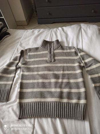 Pull gris et blanc raye 10 ans