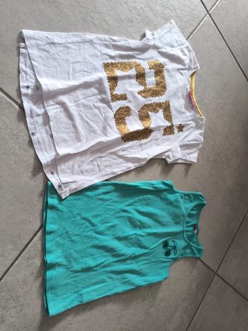Lot 1 tee shirt et 1 débardeur 10 ans