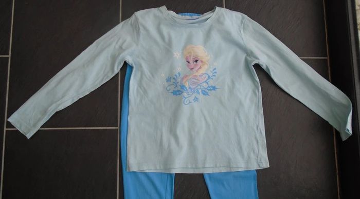 Joli pyjama "Reine des Neiges" Disney fille 7-8 ans